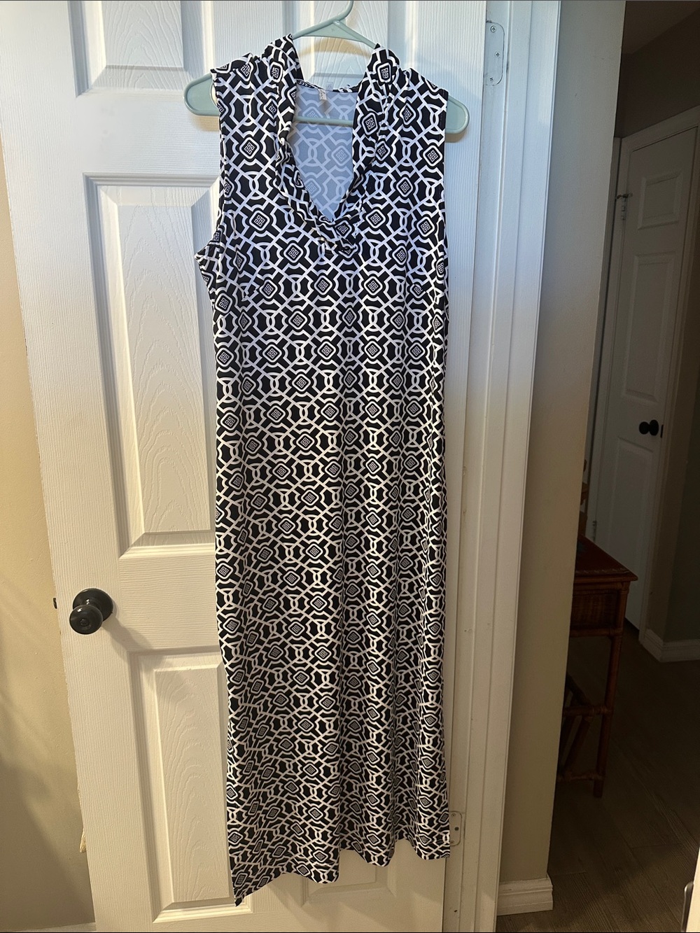 Lulus Sleeveless black and white ruffle neck maxi dress. EUC, medium.